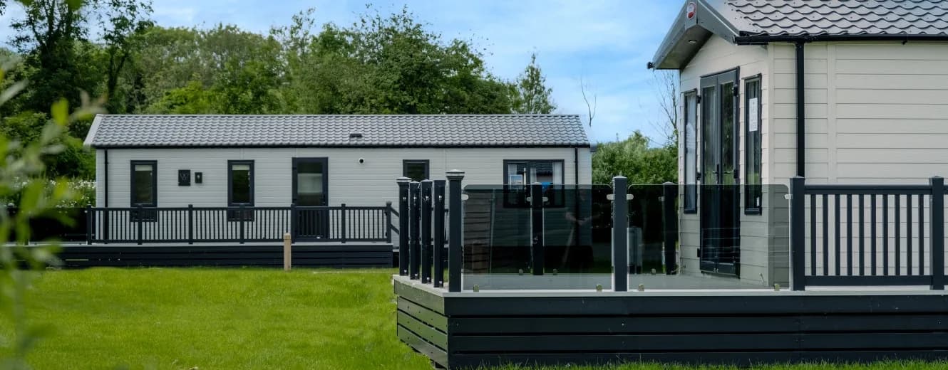 Cotswold Reach lodges surrounded by greenery and lakes
