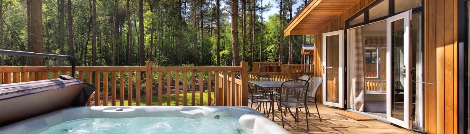Darwin Forest luxury lodge with hot tub in woodland setting