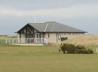 Putting at West Sands, St Andrews