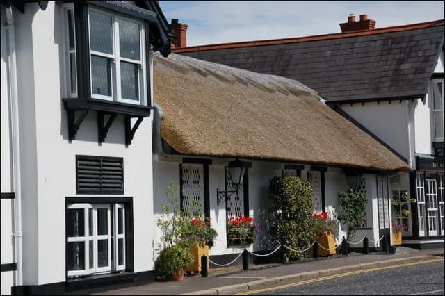 Crawfordsburn Country Park and the historic Old Inn