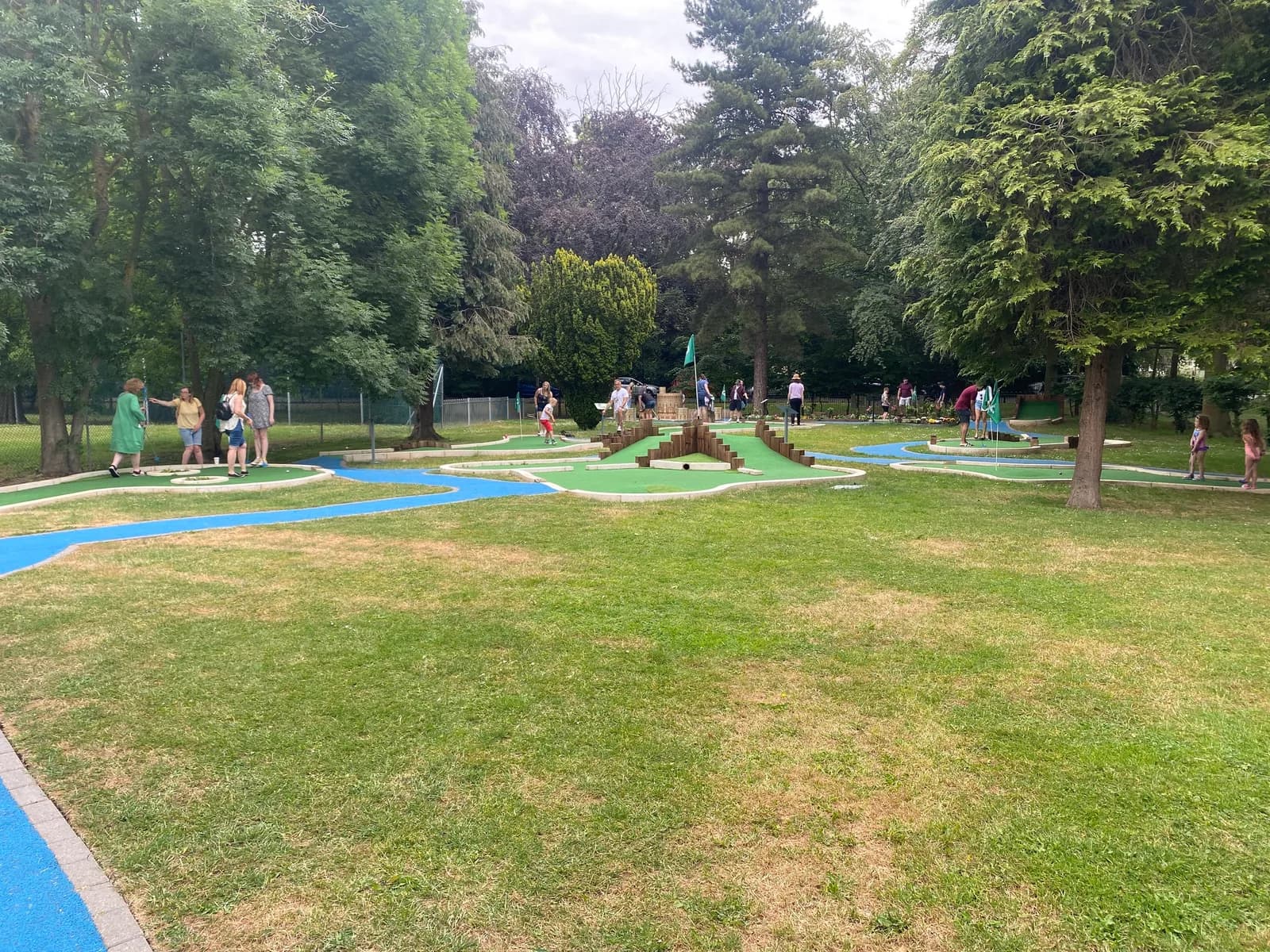 River Thames Mini Golf, Chertsey