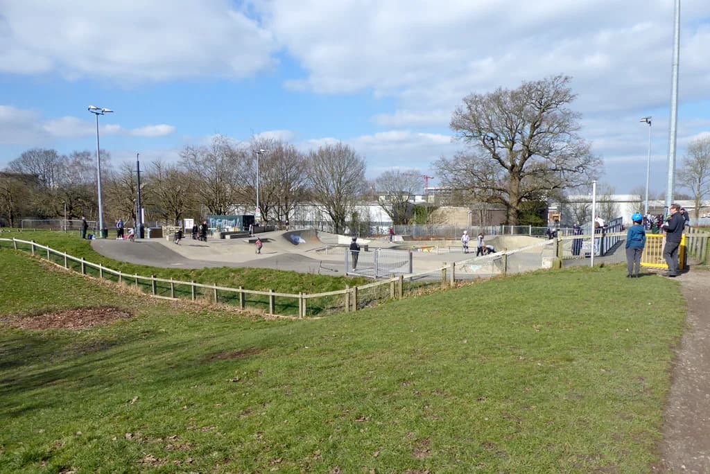 Crawley Freestyle Skatepark, Southgate Park, Crawley - all-concrete skatepark with bowls and street section