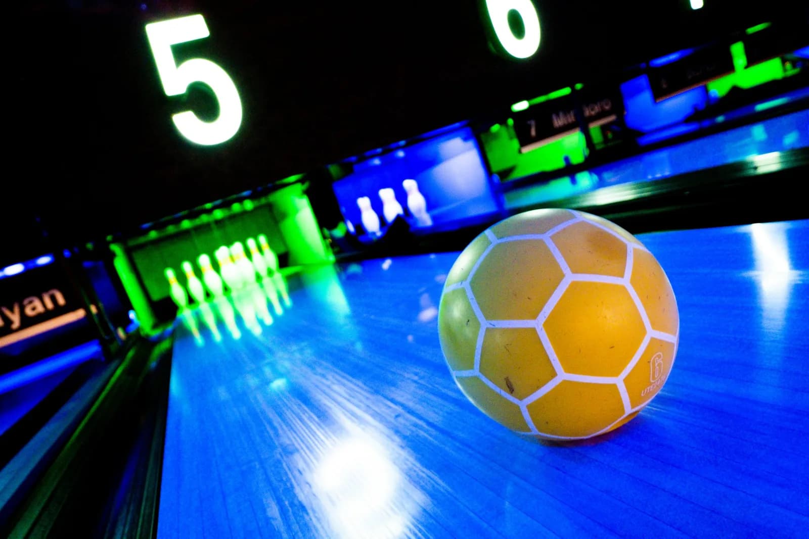 Inside Pinz Bowling, Elgin - ten-pin bowling lanes