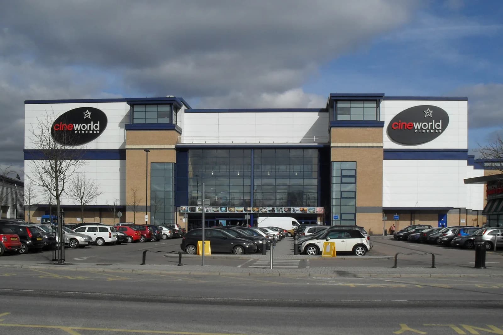 Cineworld Crawley exterior at Crawley Leisure Park, 1 London Road